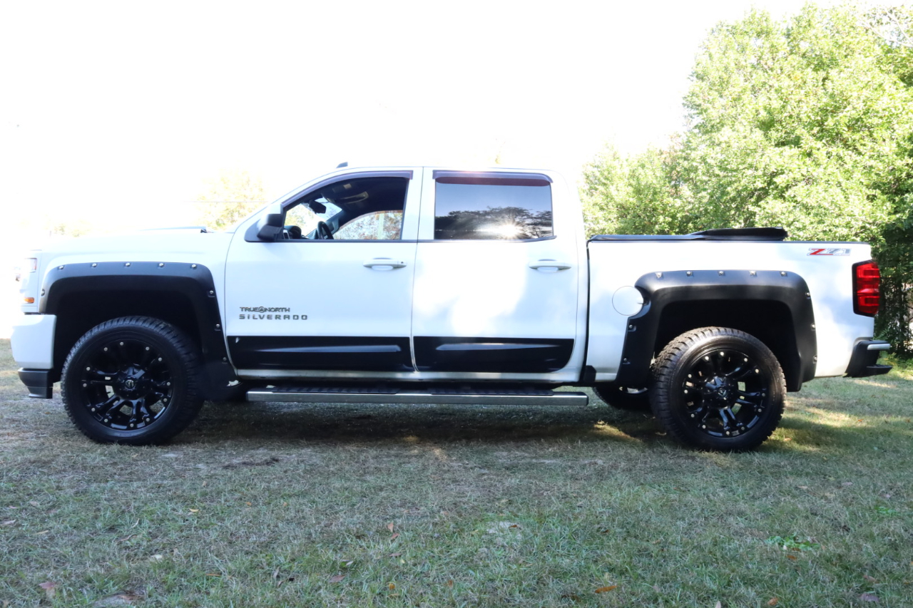 2017 Chevrolet Silverado 1500 LT photo 2