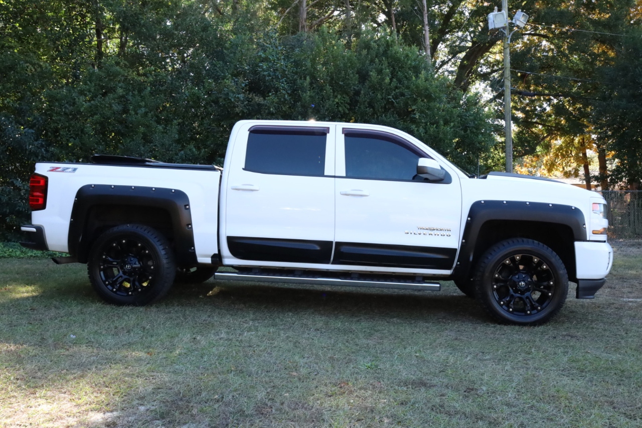 2017 Chevrolet Silverado 1500 LT photo 4