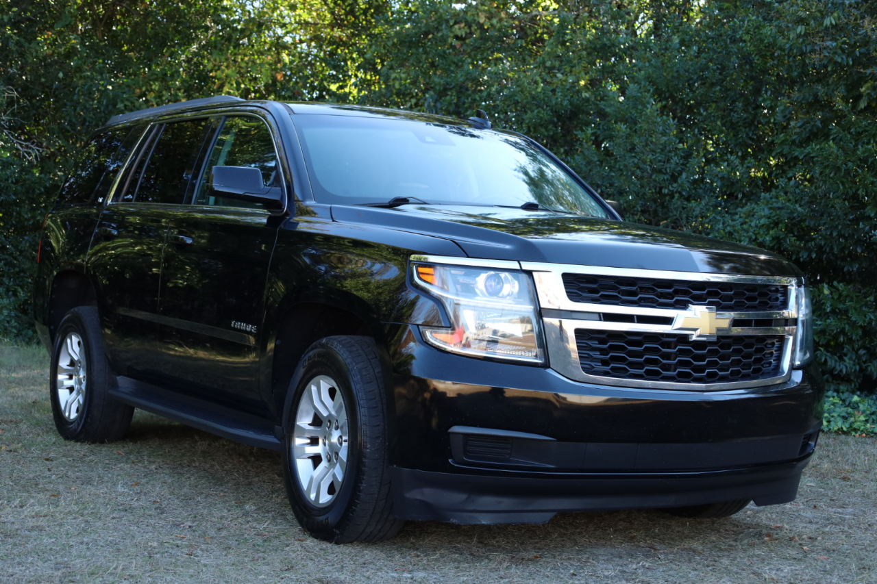 2017 Chevrolet Tahoe LT photo 4