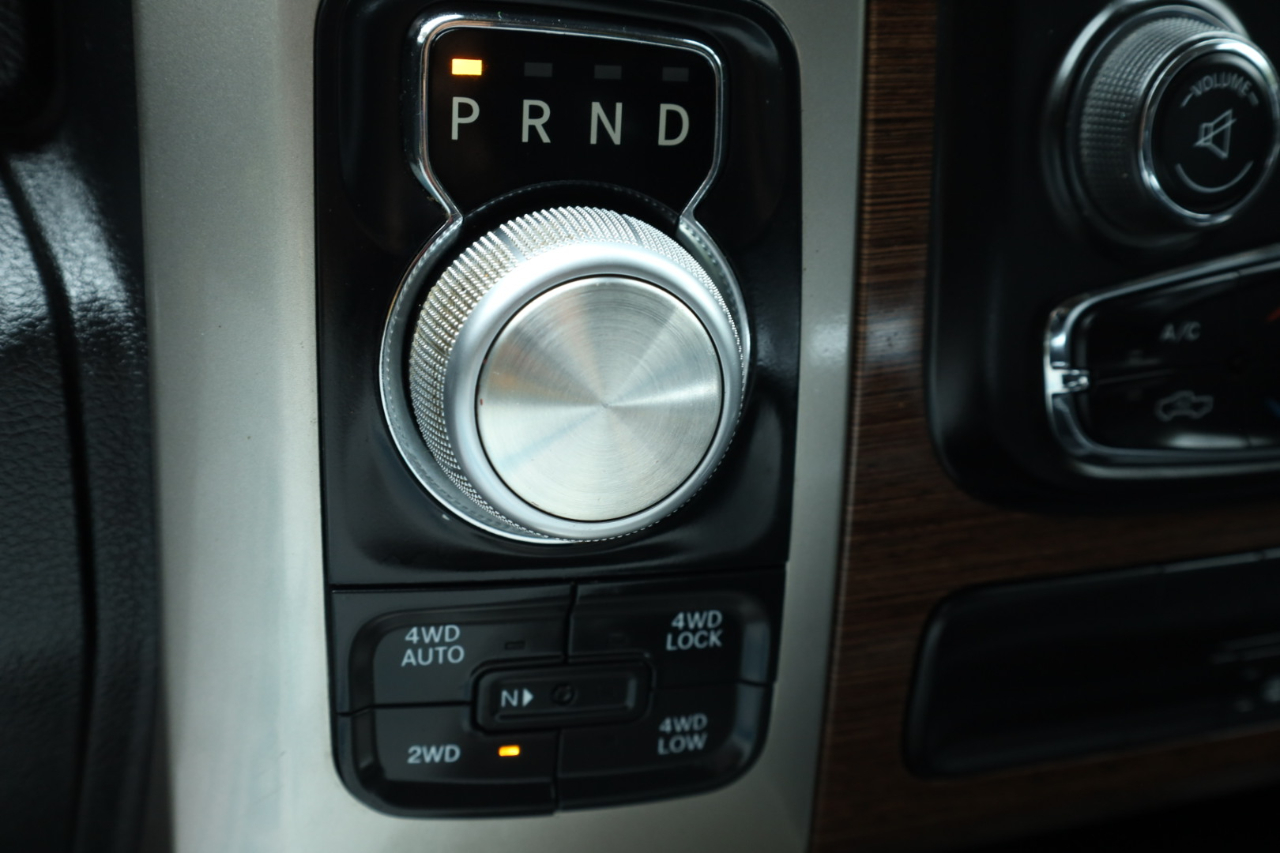 RAM 1500 Laramie Crew Cab SWB 4WD 2016