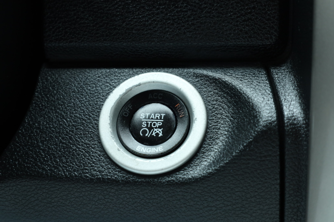 RAM 1500 Laramie Crew Cab SWB 4WD 2016