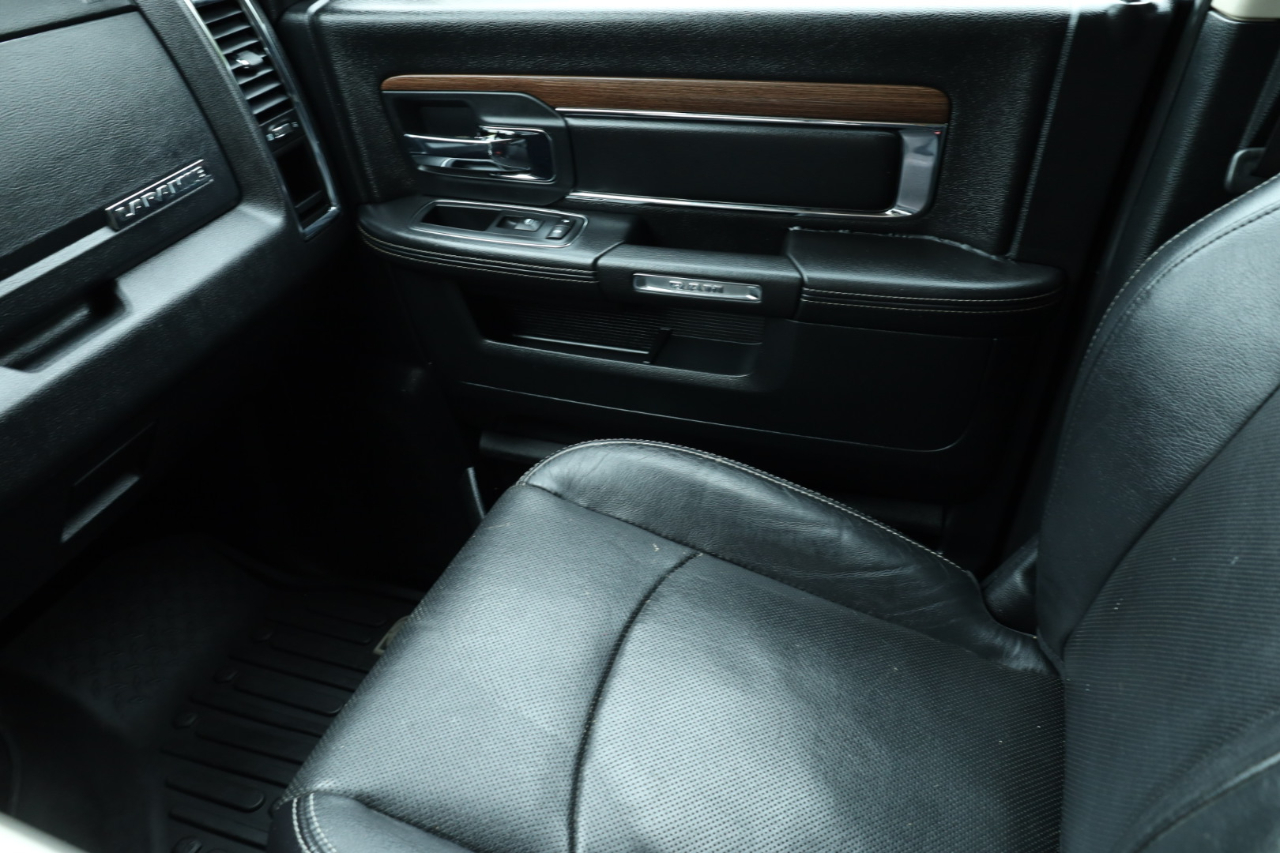 RAM 1500 Laramie Crew Cab SWB 4WD 2016