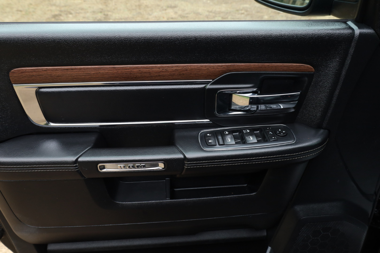 RAM 1500 Laramie Crew Cab SWB 4WD 2016