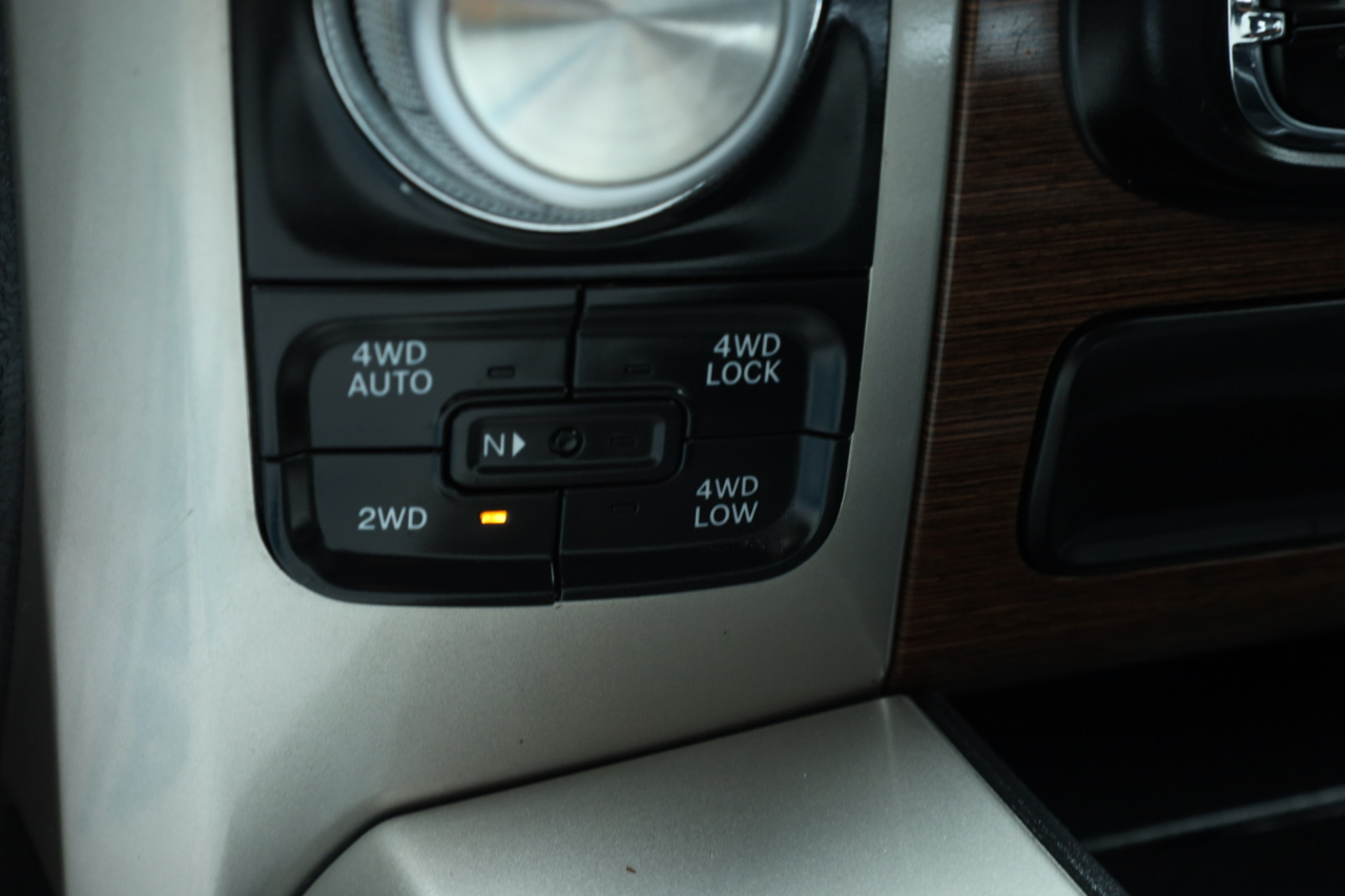 RAM 1500 Laramie Crew Cab SWB 4WD 2016