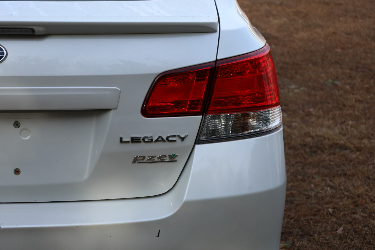 Subaru Legacy 2.5i Premium 2011