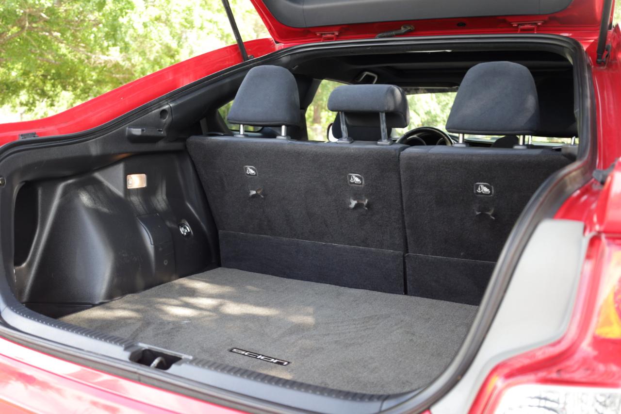 Scion tC Sports Coupe 6-Spd AT 2013