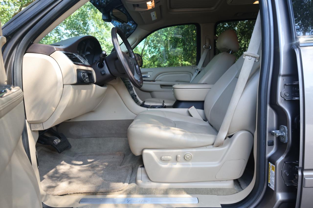 Cadillac Escalade ESV 4WD 4dr Premium 2012
