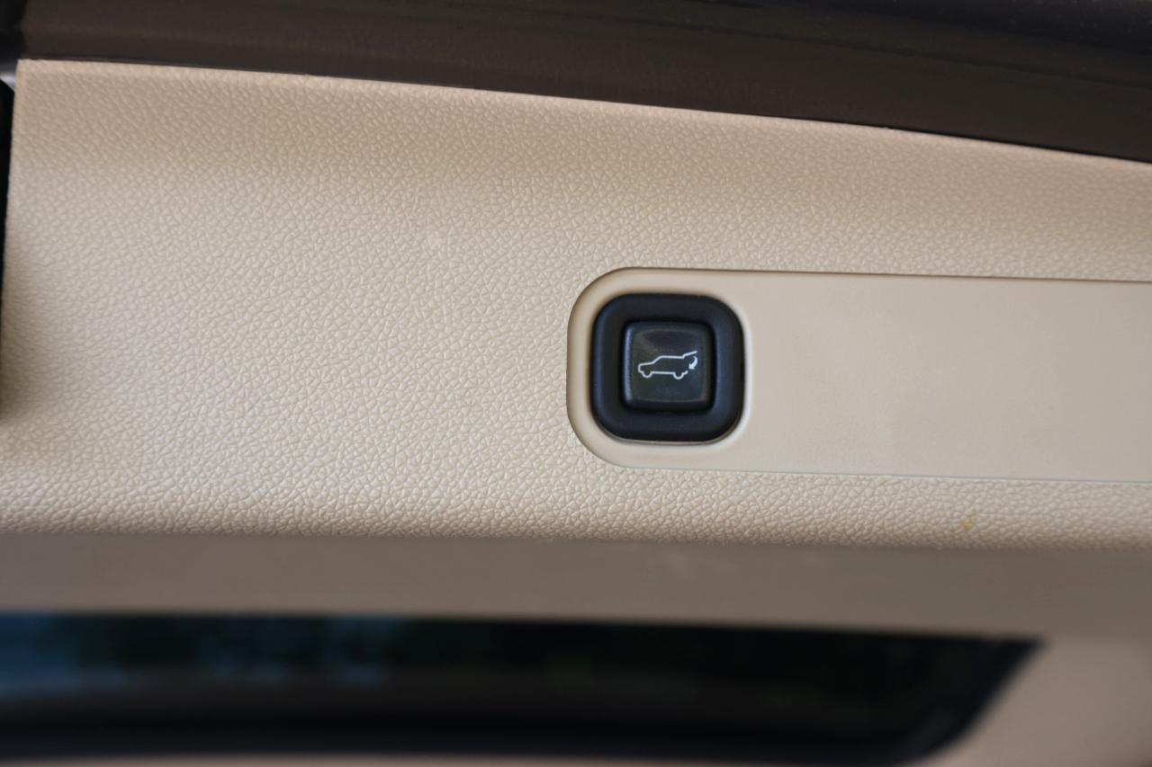 Cadillac Escalade ESV 4WD 4dr Premium 2012