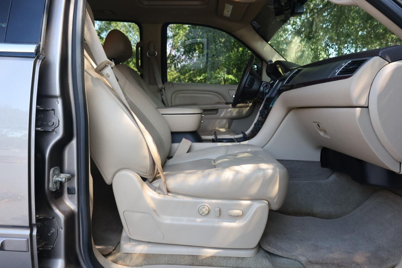 Cadillac Escalade ESV 4WD 4dr Premium 2012
