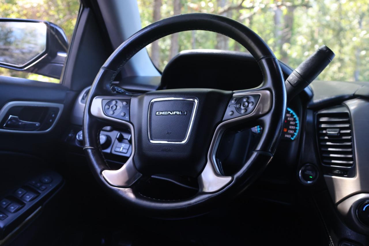 GMC Yukon XL Denali 4WD 2017