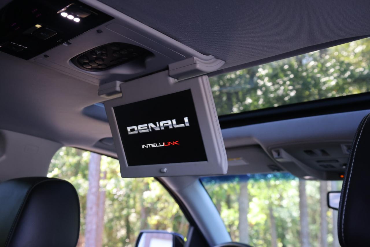 GMC Yukon XL Denali 4WD 2017