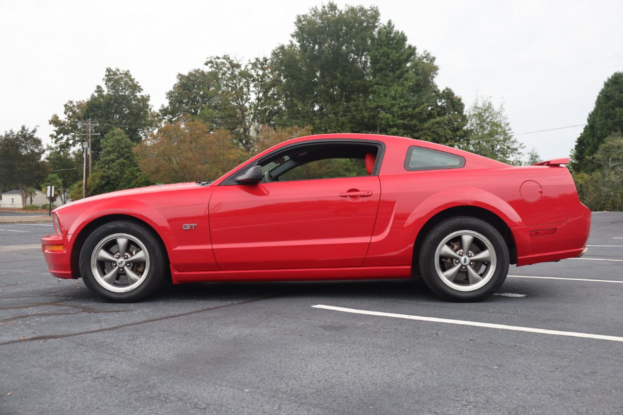 Ford Mustang GT Deluxe Coupe 2006