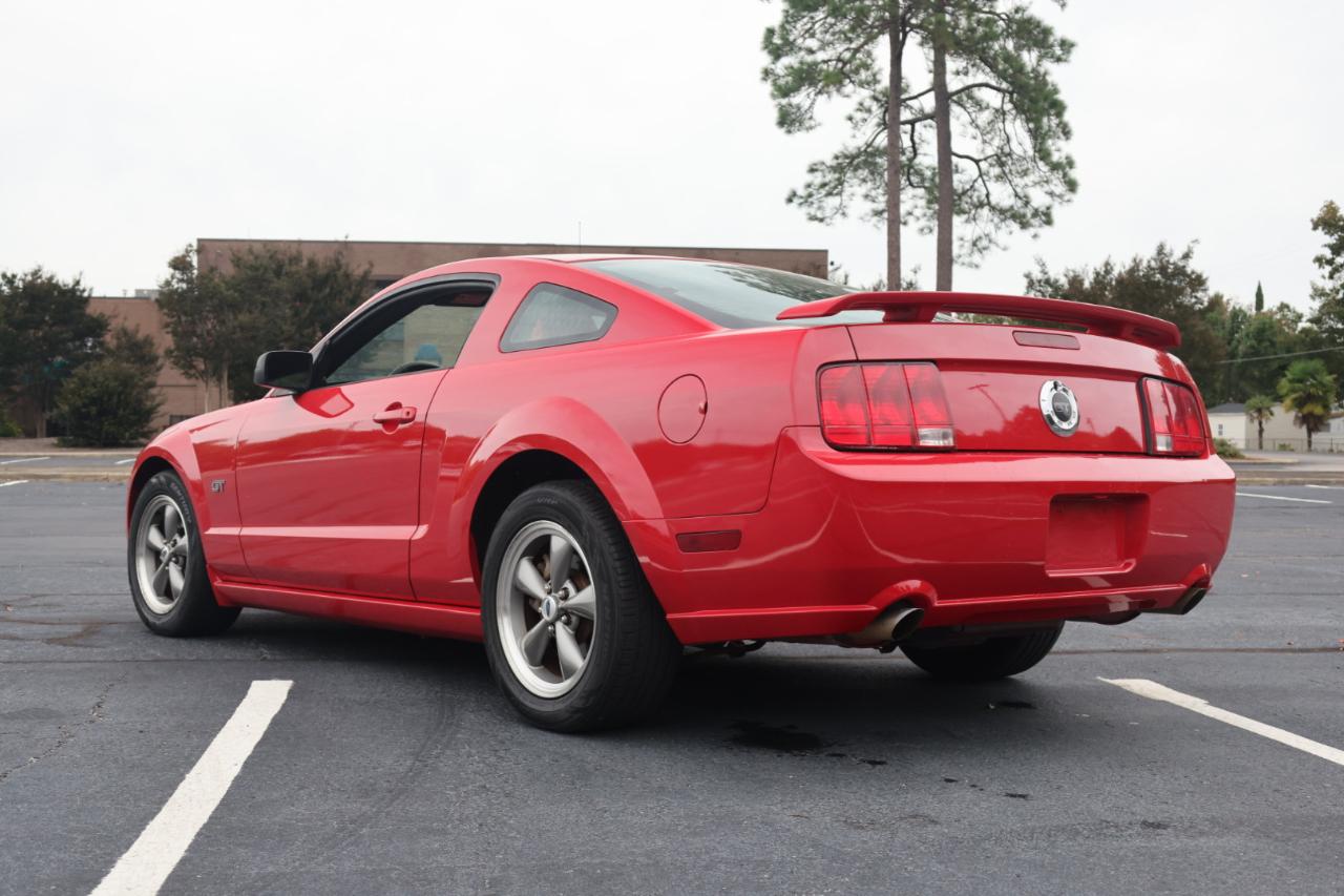 Ford Mustang GT Deluxe Coupe 2006