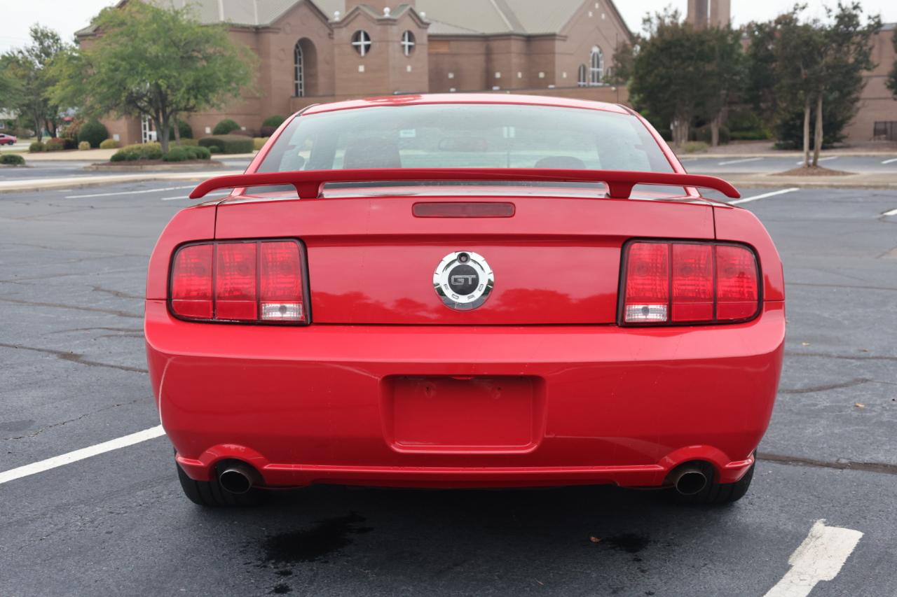 Ford Mustang GT Deluxe Coupe 2006