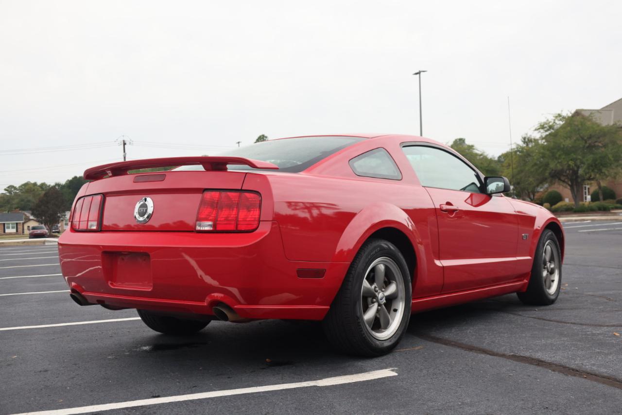 Ford Mustang GT Deluxe Coupe 2006