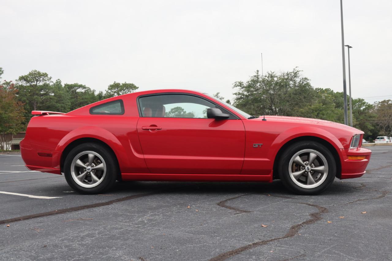 Ford Mustang GT Deluxe Coupe 2006