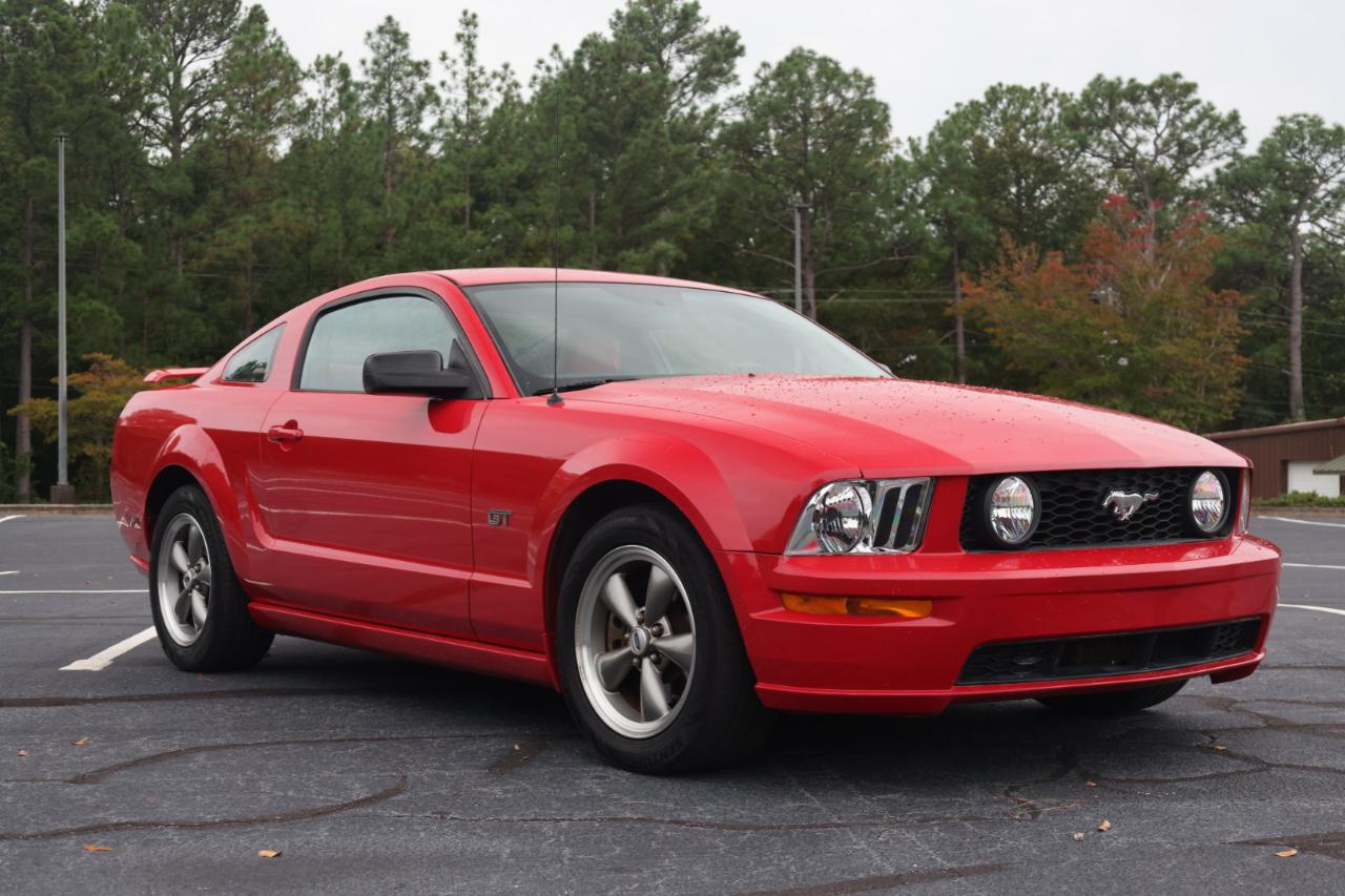 Ford Mustang GT Deluxe Coupe 2006