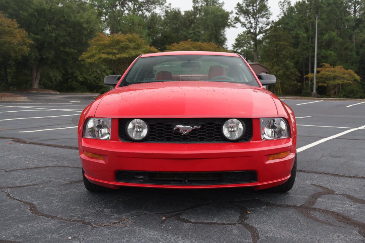 Ford Mustang GT Deluxe Coupe 2006
