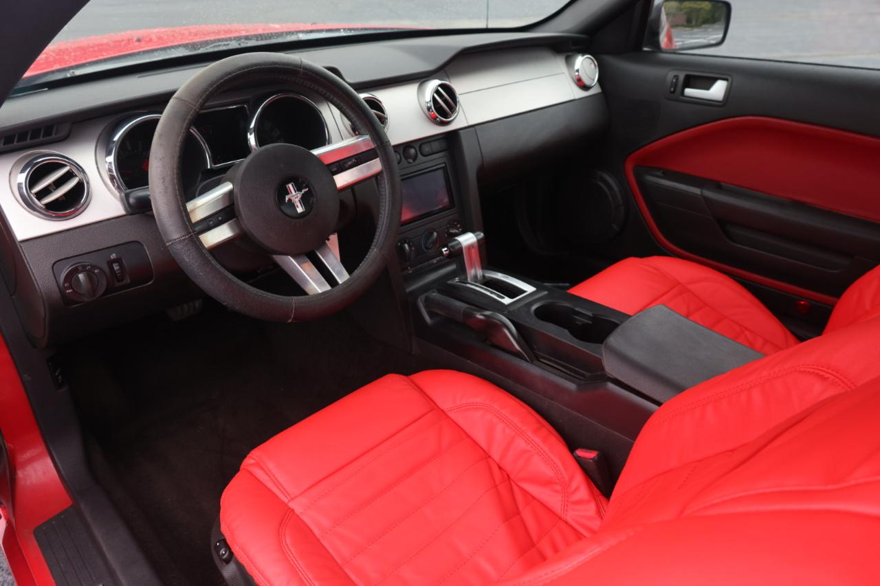 Ford Mustang GT Deluxe Coupe 2006