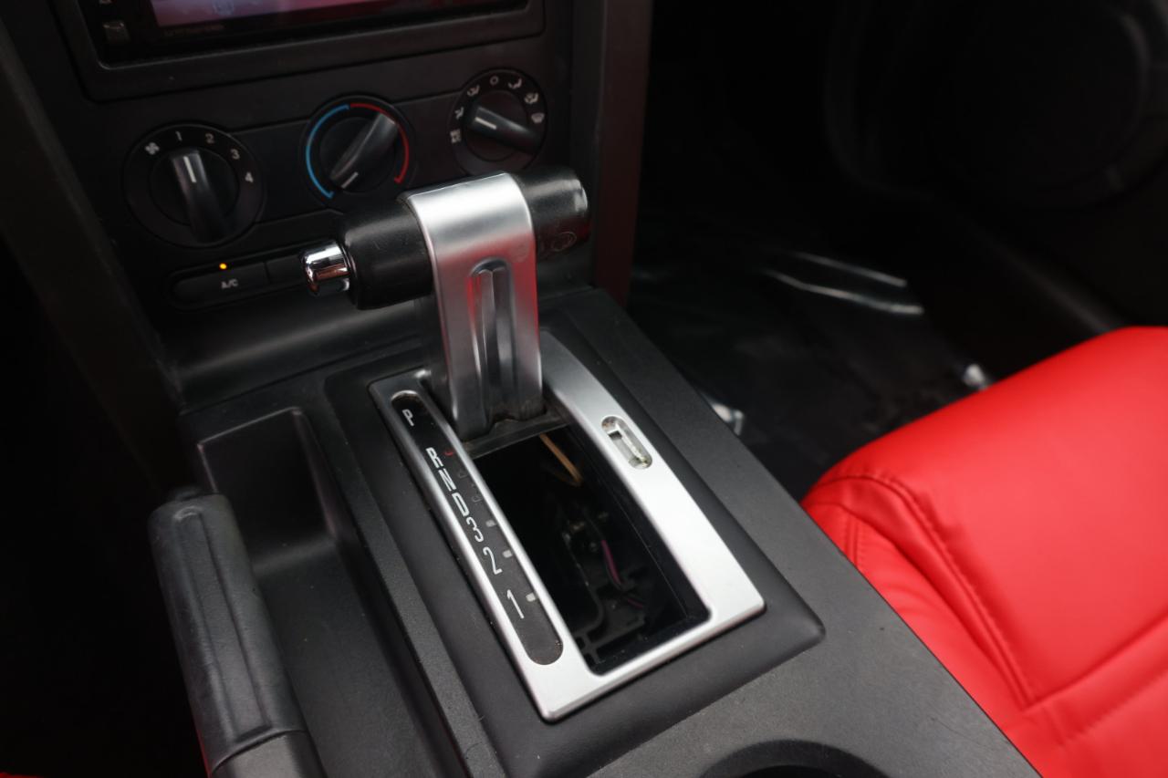 Ford Mustang GT Deluxe Coupe 2006