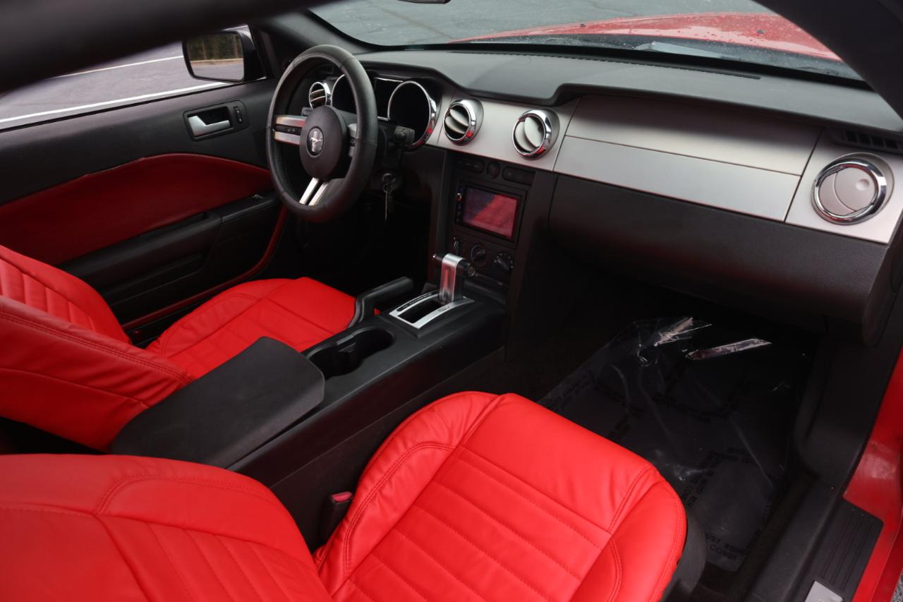 Ford Mustang GT Deluxe Coupe 2006