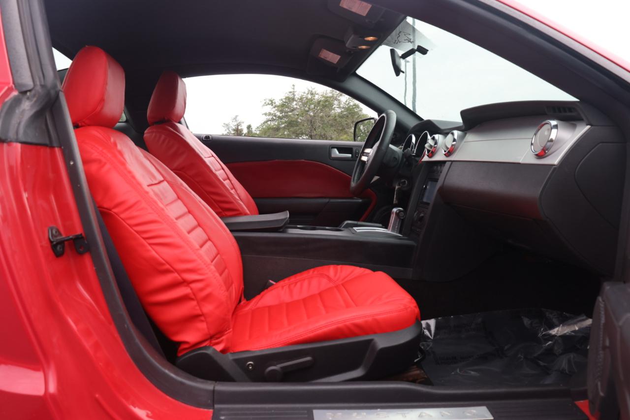 Ford Mustang GT Deluxe Coupe 2006