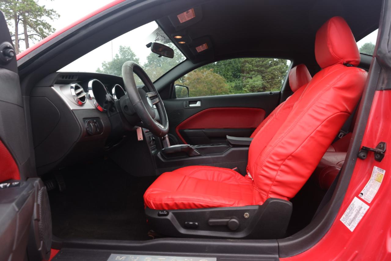 Ford Mustang GT Deluxe Coupe 2006