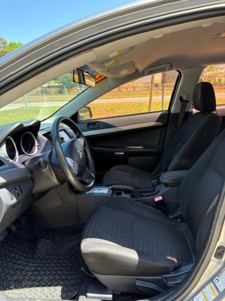 Mitsubishi Lancer ES 2013