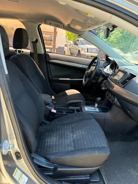 Mitsubishi Lancer ES 2013