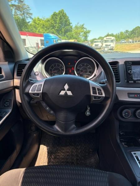 Mitsubishi Lancer ES 2013