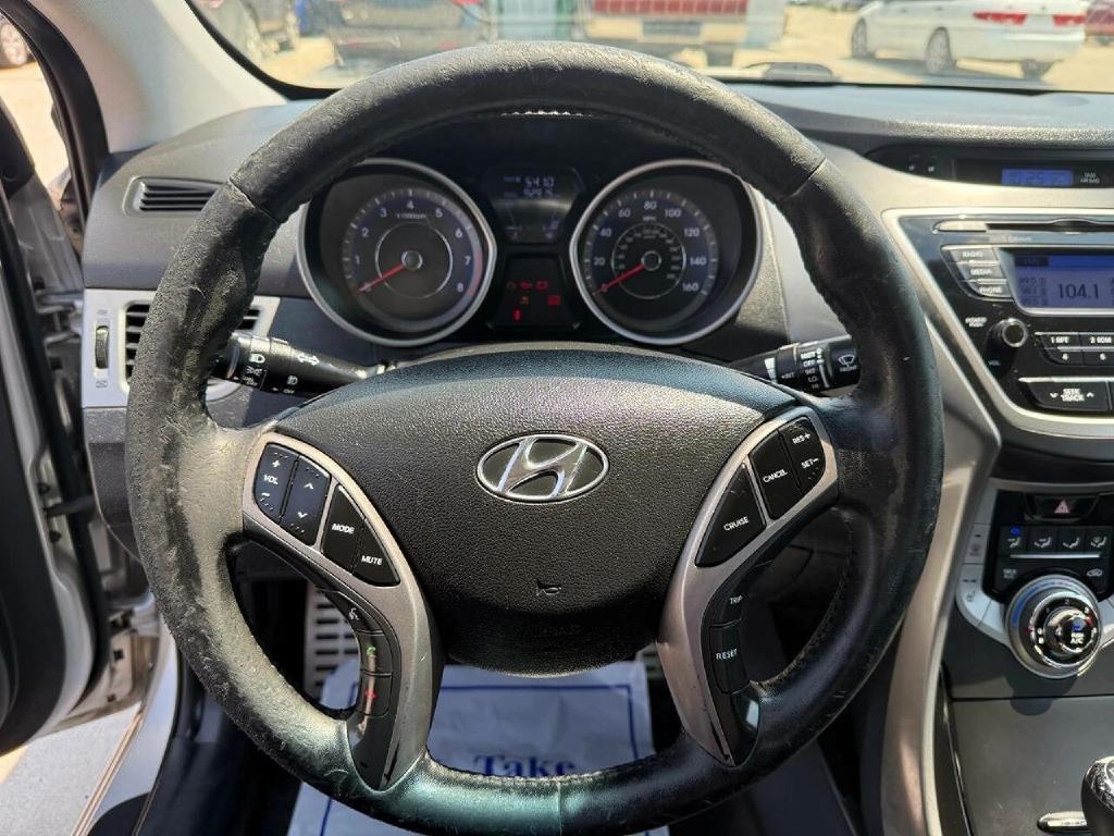 Hyundai Elantra SE Coupe M/T 2013