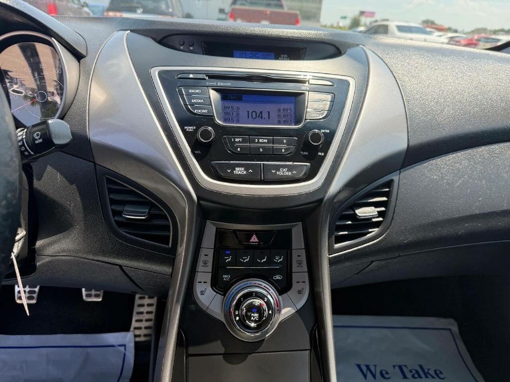 Hyundai Elantra SE Coupe M/T 2013