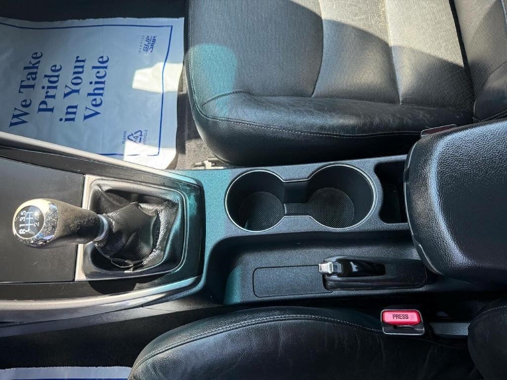 Hyundai Elantra SE Coupe M/T 2013