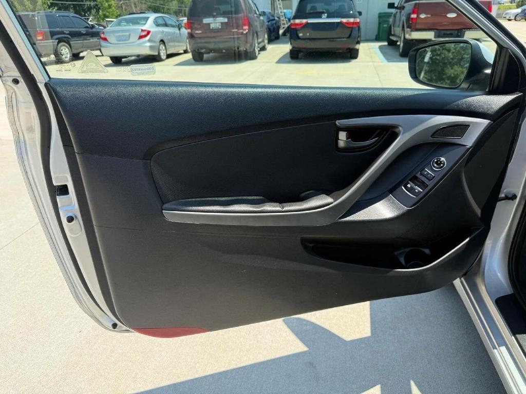 Hyundai Elantra SE Coupe M/T 2013