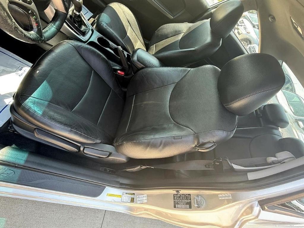 Hyundai Elantra SE Coupe M/T 2013