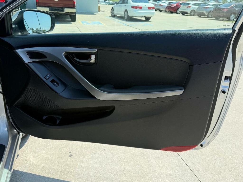 Hyundai Elantra SE Coupe M/T 2013