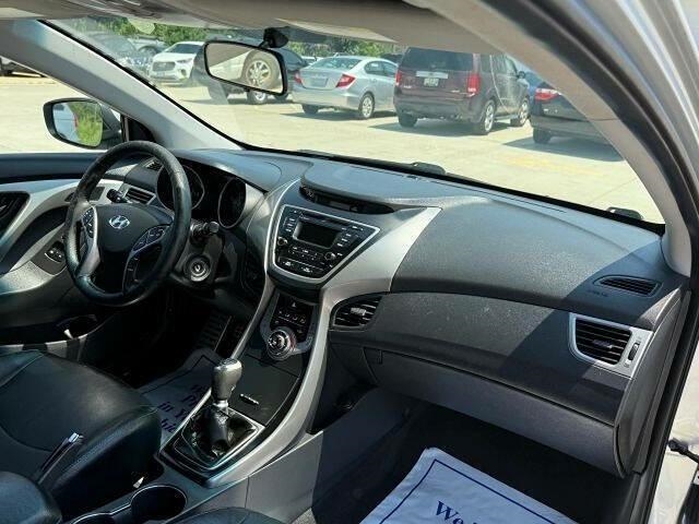 Hyundai Elantra SE Coupe M/T 2013