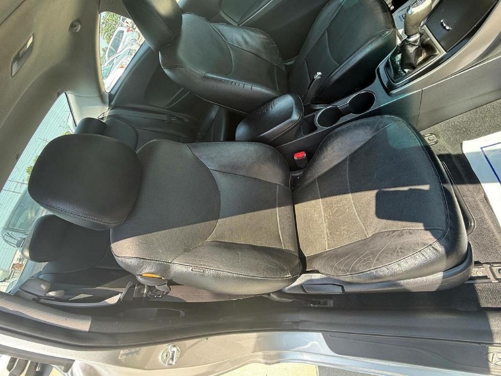 Hyundai Elantra SE Coupe M/T 2013