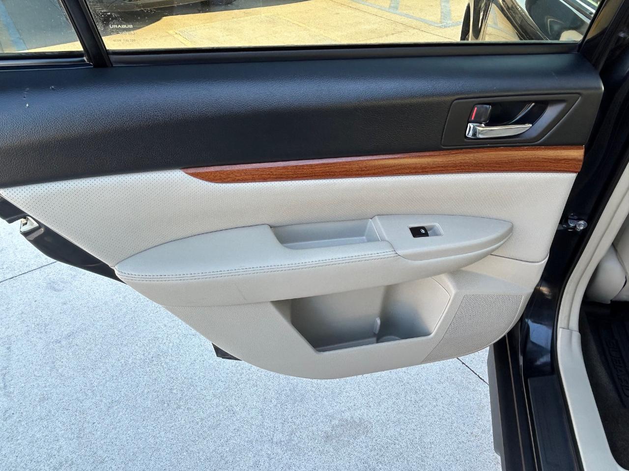 Subaru Outback 2.5i Limited 2014