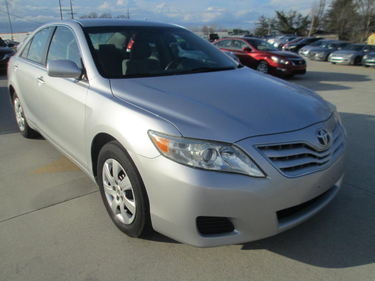 Toyota Camry Base 6-Spd AT 2011