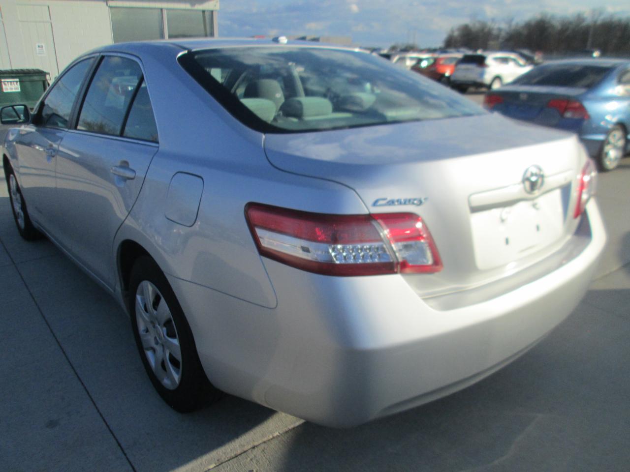 Toyota Camry Base 6-Spd AT 2011