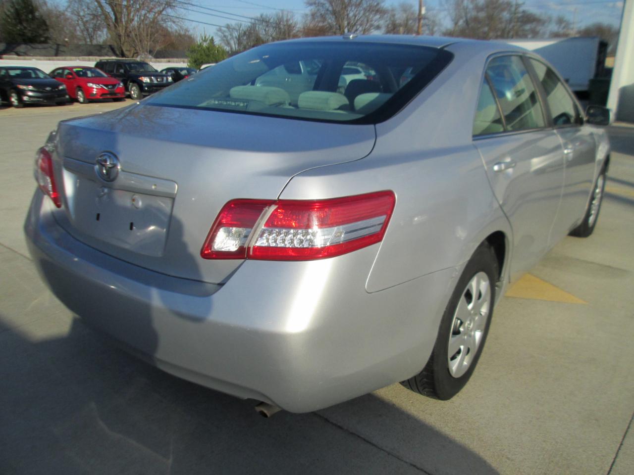 Toyota Camry Base 6-Spd AT 2011