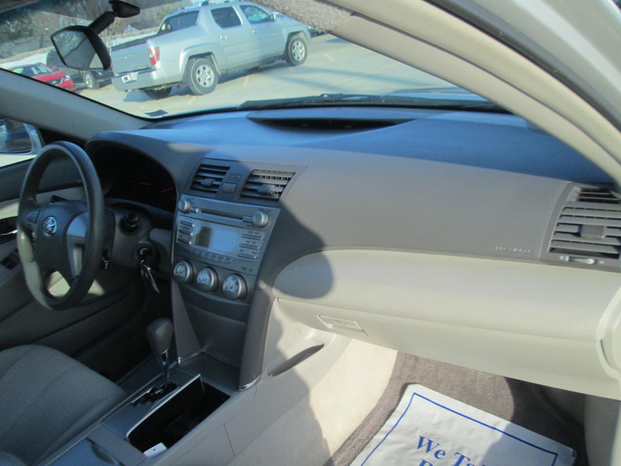 Toyota Camry Base 6-Spd AT 2011