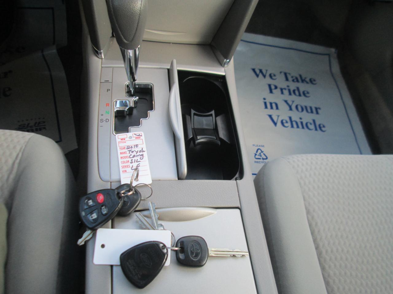 Toyota Camry Base 6-Spd AT 2011