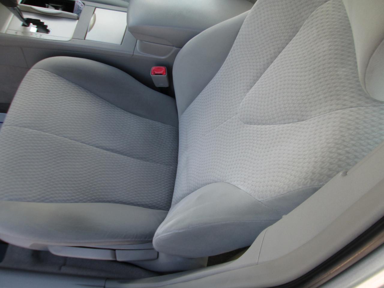 Toyota Camry Base 6-Spd AT 2011