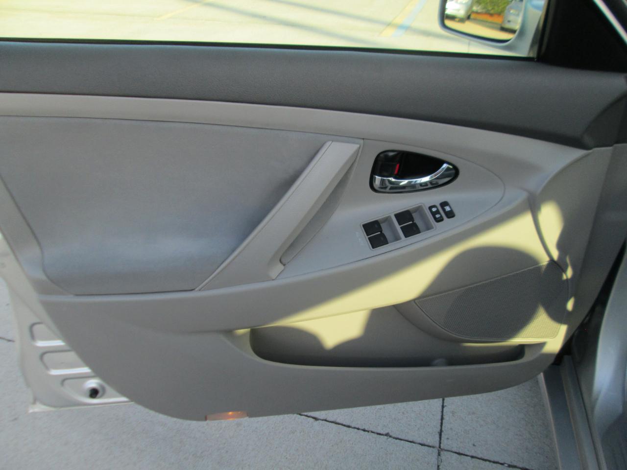 Toyota Camry Base 6-Spd AT 2011