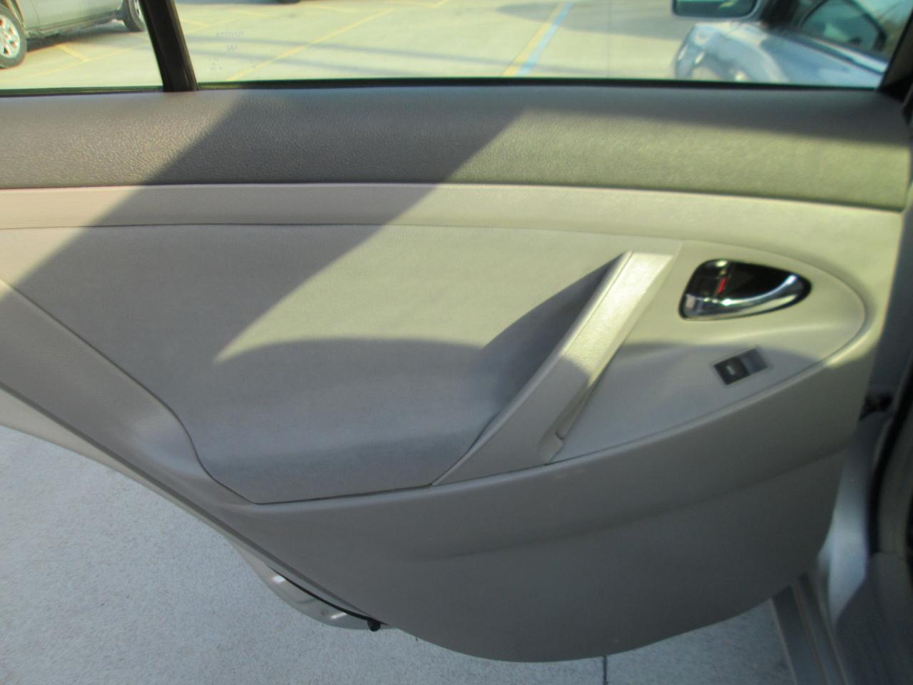 Toyota Camry Base 6-Spd AT 2011