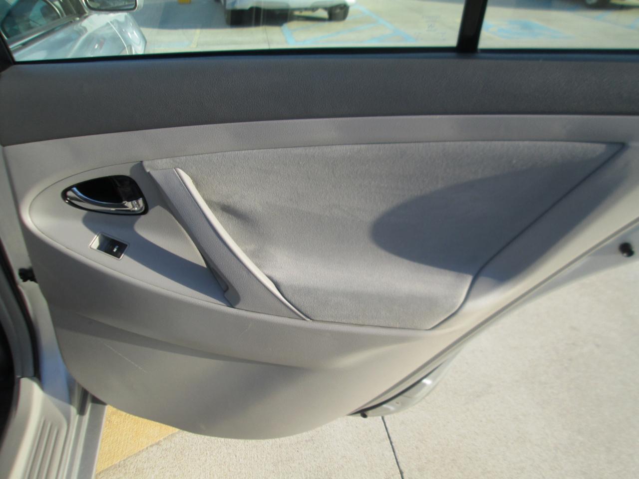 Toyota Camry Base 6-Spd AT 2011