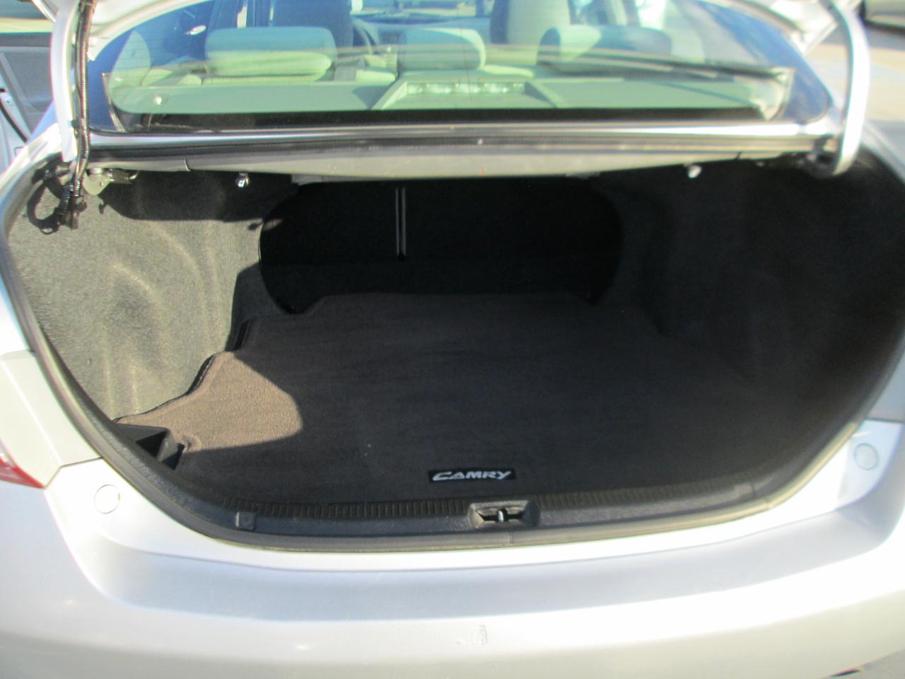 Toyota Camry Base 6-Spd AT 2011