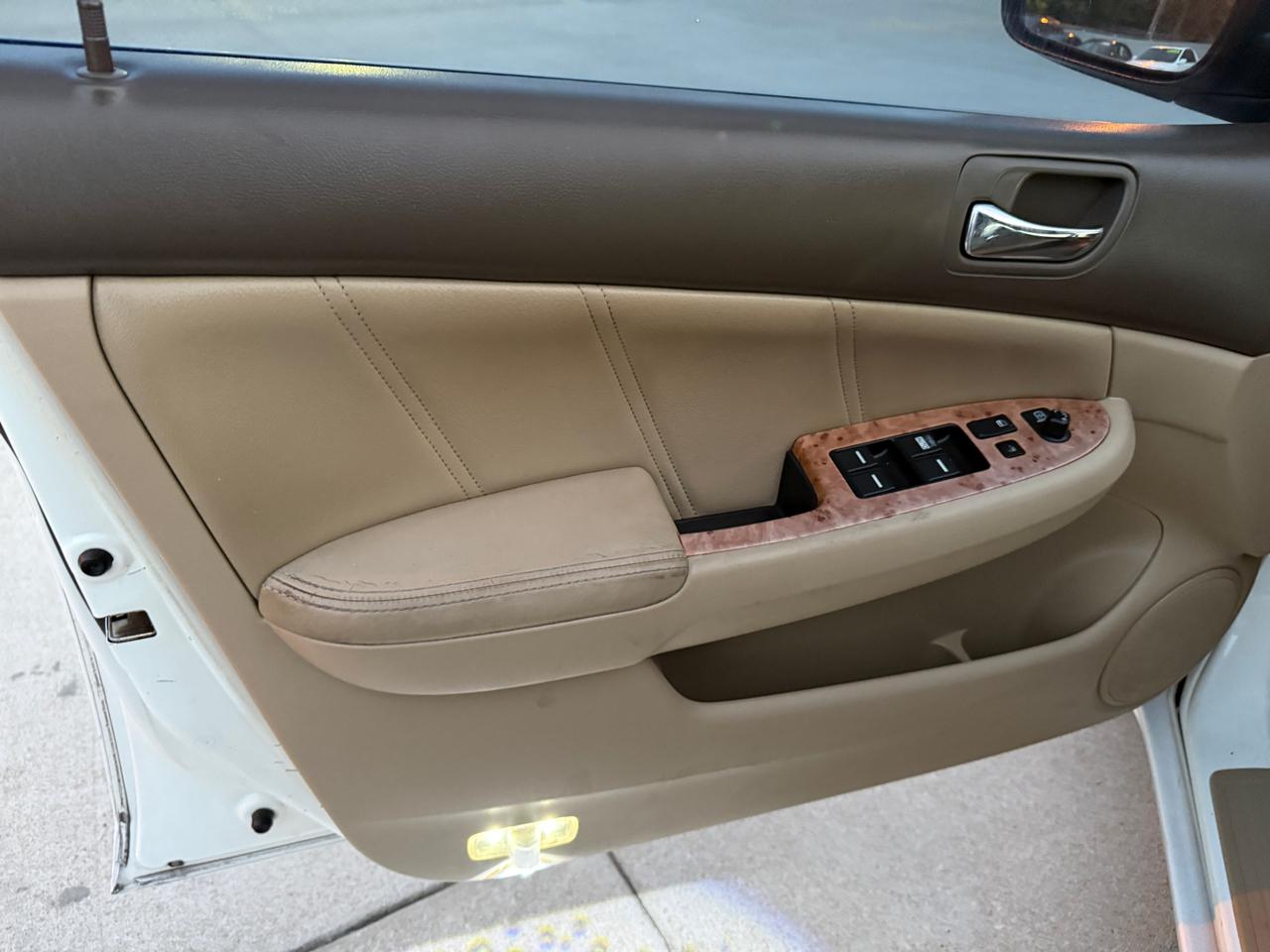 Honda Accord EX V-6 Sedan AT with Navigation System and XM Radi 2005